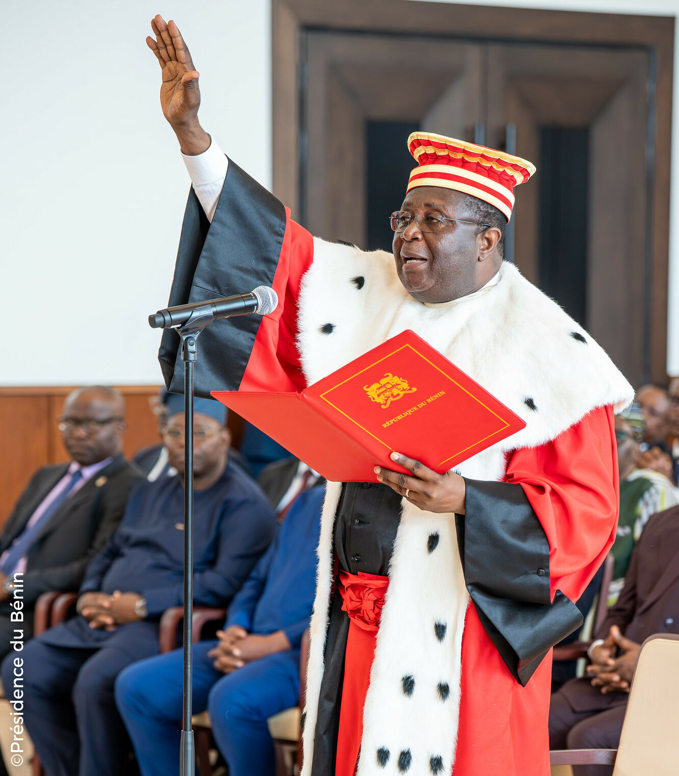Prestation de serment du Président de la Cour Suprême : Le Magistrat Victor Dassi ADOSSOU renouvelle son mandat à la tête de l'Institution